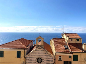 Elegant historic apartment with stunning sea view